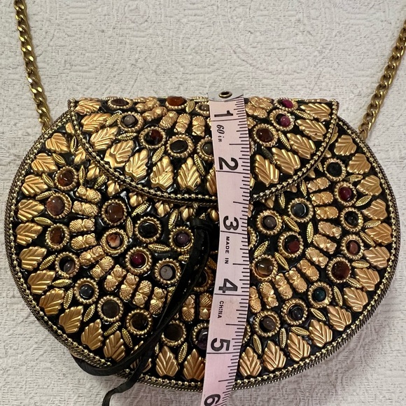 Small purse perfect for special occasions. Embellished - Picture 6 of 8